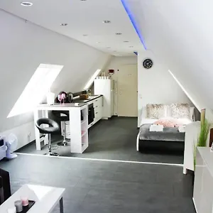 Truth - Queensize Bett - Netflix - Küche Apartment